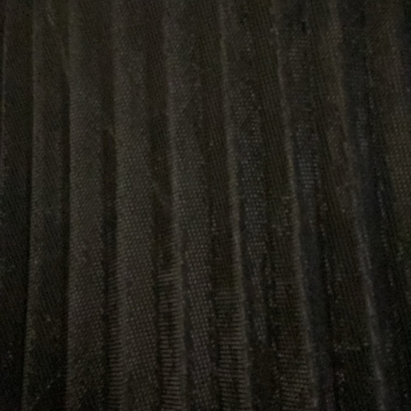 Pleated black skirt with gold shimmer. - Picture 11 of 11